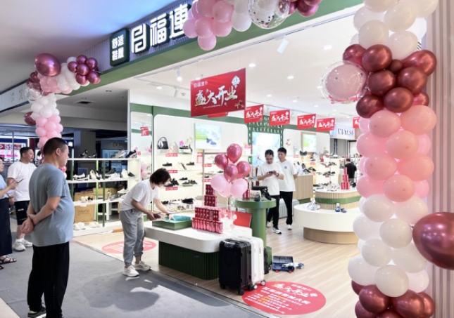 賀：福連升休閑鞋湖南長沙東方悅鄰mall新店開業(yè)！